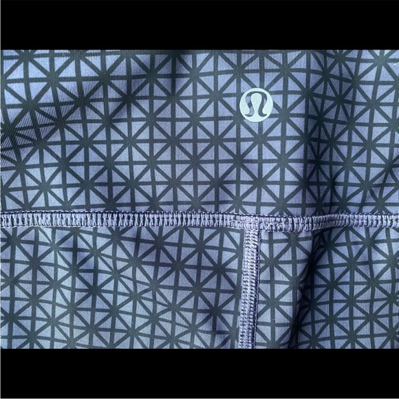 Lululemon boogie shorts pocket great for running swimming lounge ass like NEW - Picture 7 of 9